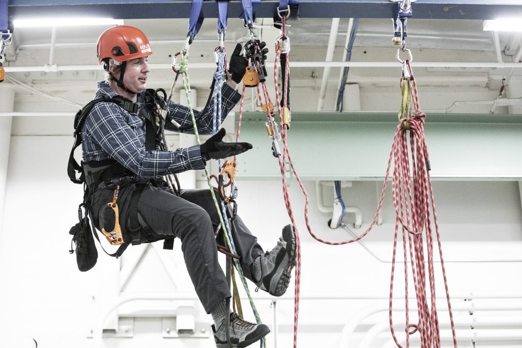اطلاعاتی درباره کار در ارتفاع با طناب